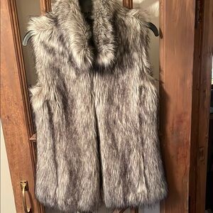 Faux Fur Vest White House black market XXS grey faux fox